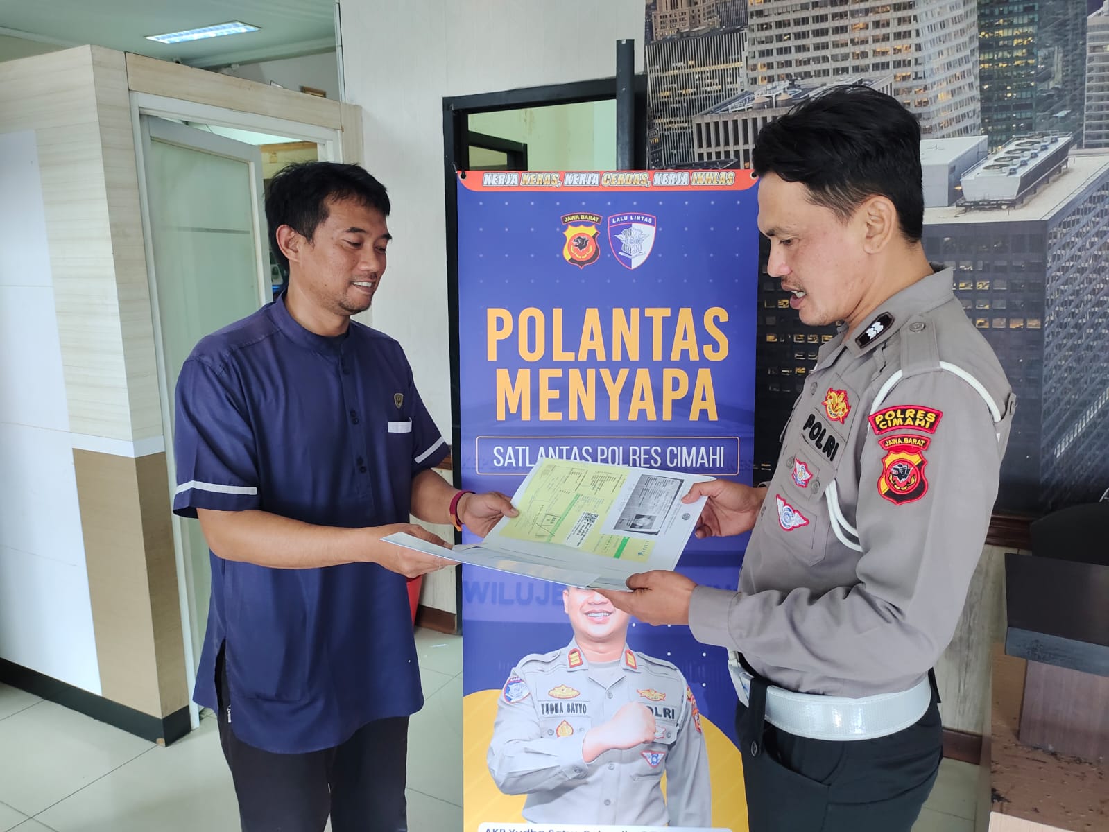Polantas Menyapa di Samsat Cimahi Wujud Pelayanan Humanis dan Tanpa Calo