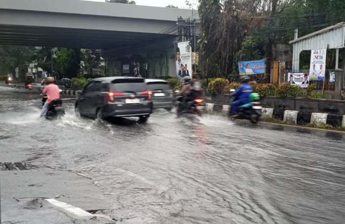 Wali Kota Cimahi Tinjau Lokasi Banjir, Puluhan Warga Diungsikan
