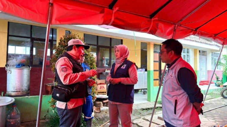 Dinsos Jabar Salurkan Bantuan Logistik untuk Korban Longsor Kabupaten Bandung Barat