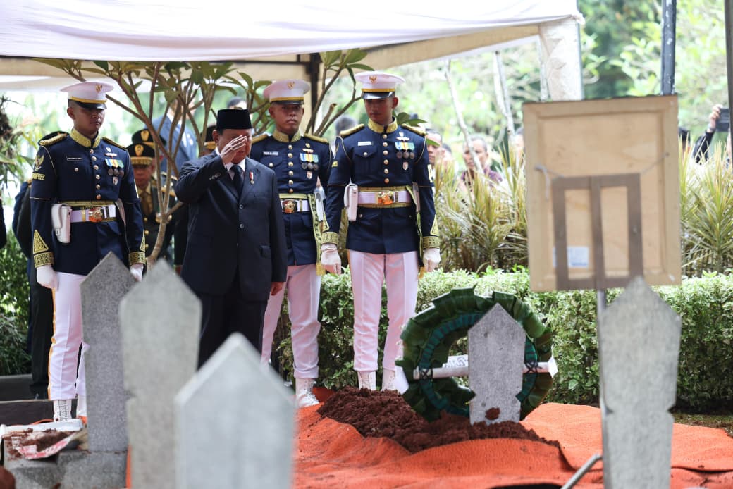 Presiden Prabowo Jadi Inspektur Upacara Prosesi Pemakaman Mantan Wapres Try Sutrisno