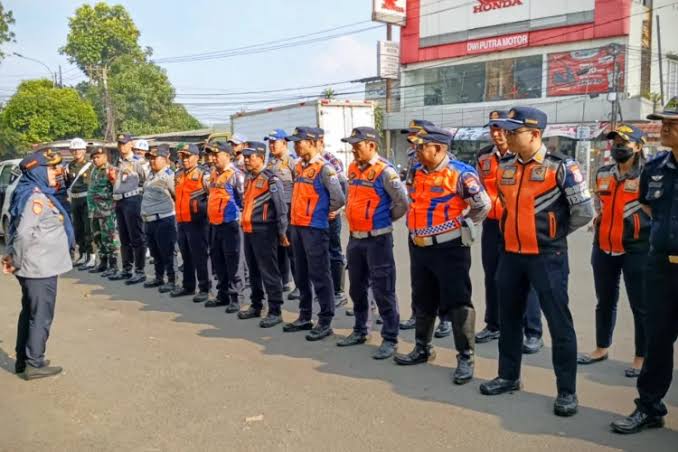 Wali Kota Cimahi, Berangkatkan 15 Bus, Bawa 585 Pemudik Tujuan Semarang dan Solo